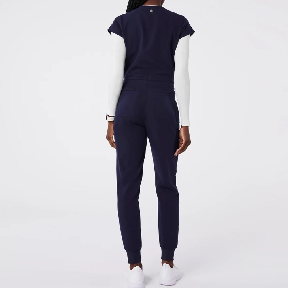 Figs Ultra Scrub limited edition  Navy Jane V-Neck
- Jogger ScrubjumpsuitT™ New - Picture 5 of 8